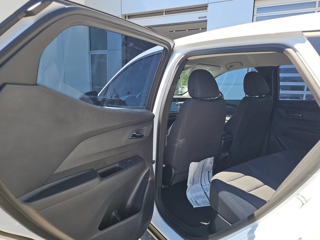 2027 Chevrolet Bolt LT - Photo 18