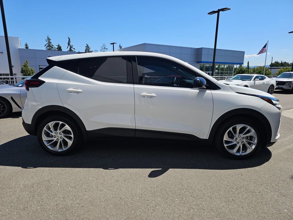 2027 Chevrolet Bolt LT - Photo 8
