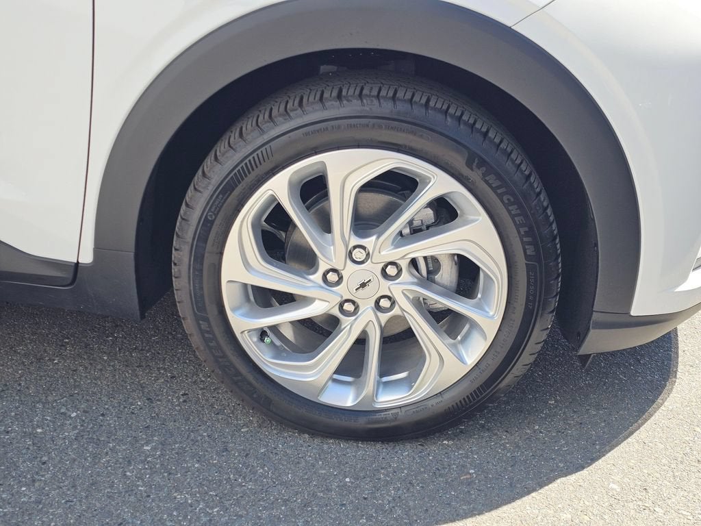 2027 Chevrolet Bolt LT - Photo 9
