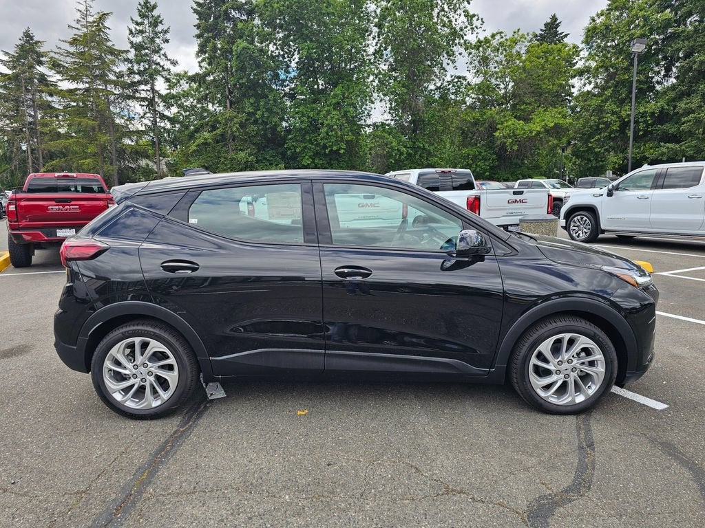 2027 Chevrolet Bolt LT - Photo 6