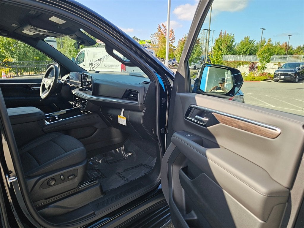 2025 Chevrolet Suburban LS