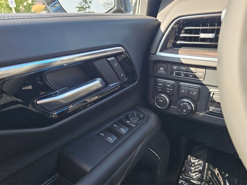 2025 Chevrolet Suburban LS