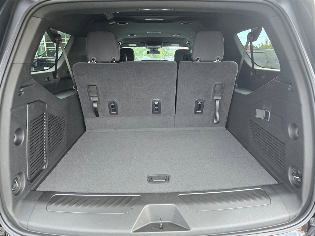 2025 Chevrolet Suburban LS