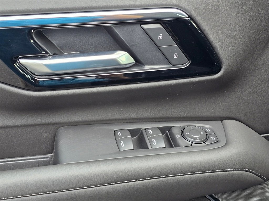 2025 Chevrolet Suburban LS