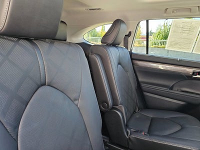2021 Toyota Highlander Hybrid Platinum