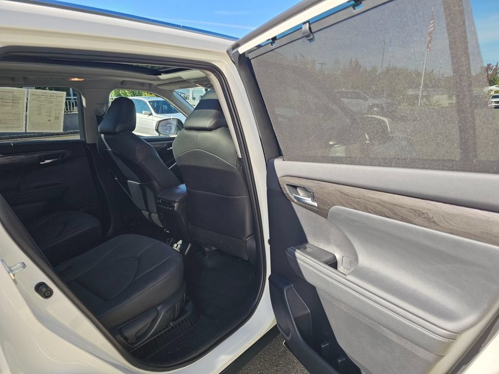 2021 Toyota Highlander Hybrid Platinum