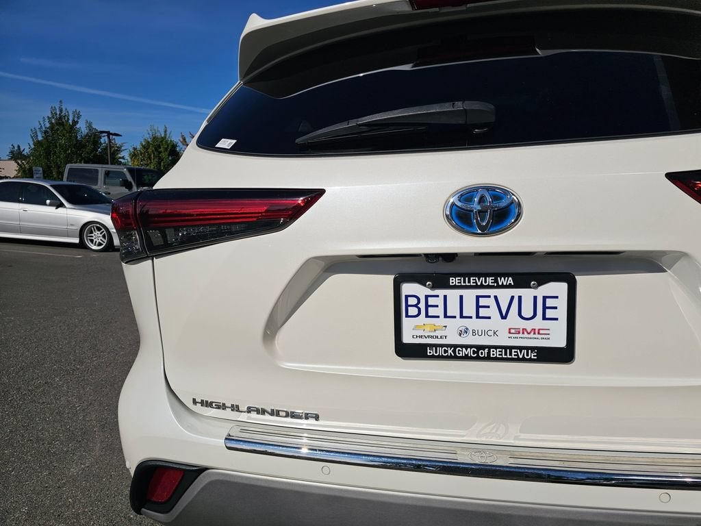2021 Toyota Highlander Hybrid Platinum