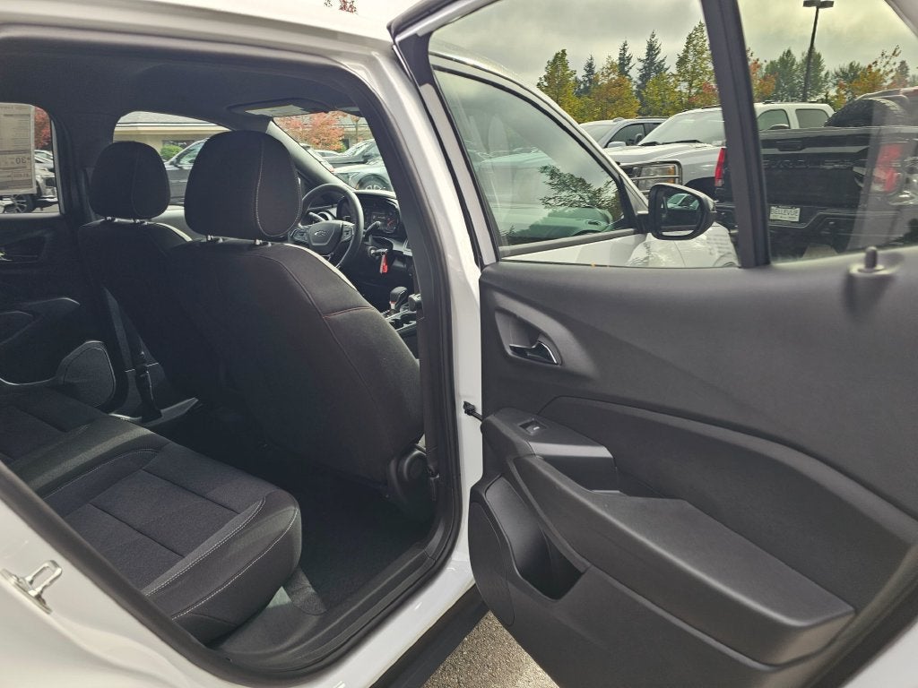 2026 Chevrolet Trax RS - Photo 14