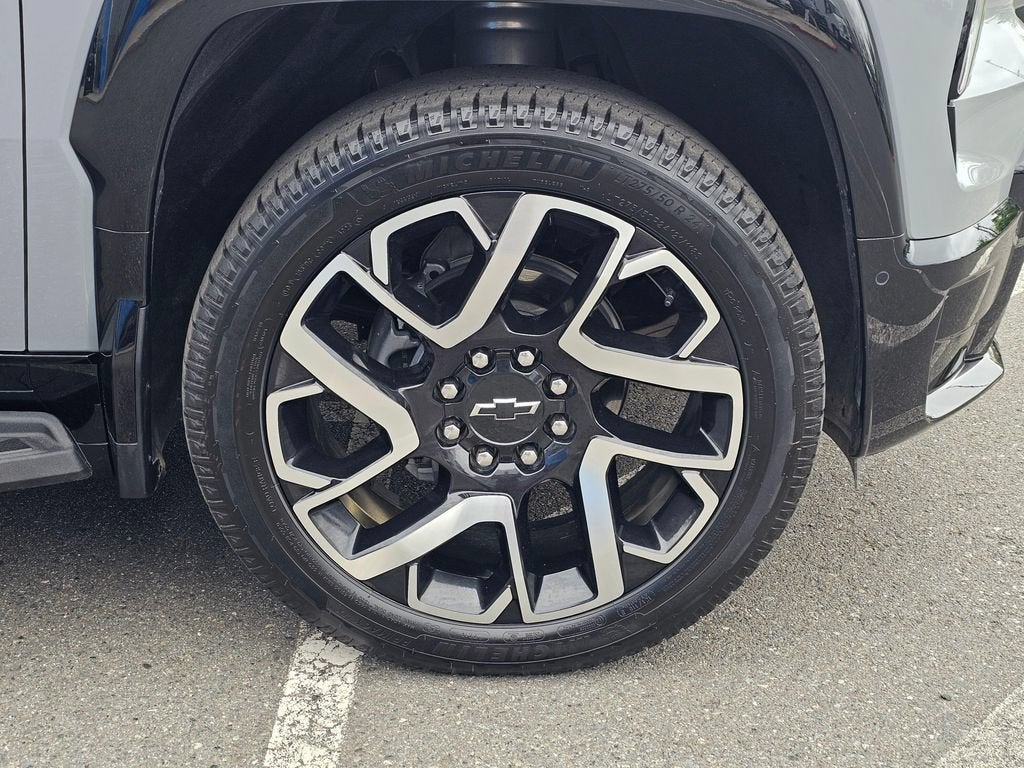 2025 Chevrolet Silverado EV Base