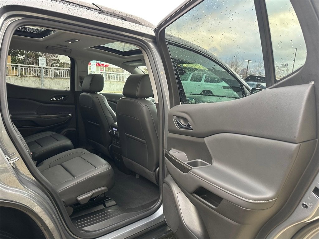 2022 GMC Acadia Base