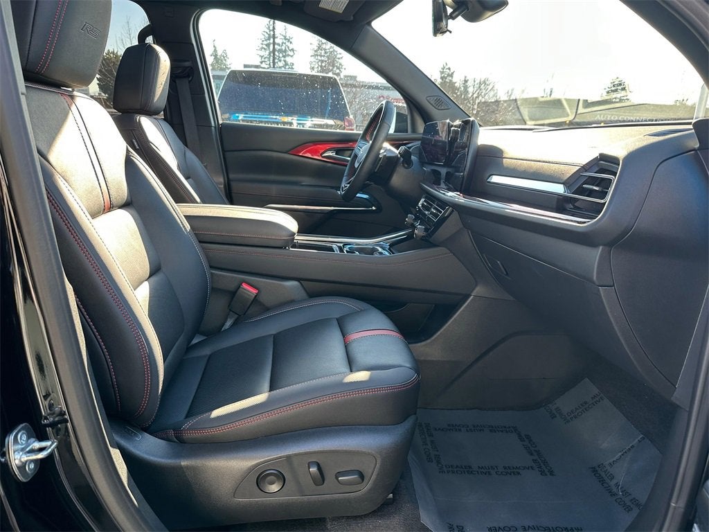 2025 Chevrolet Traverse Base