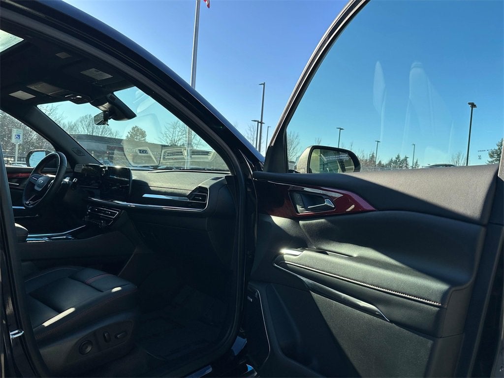 2025 Chevrolet Traverse Base