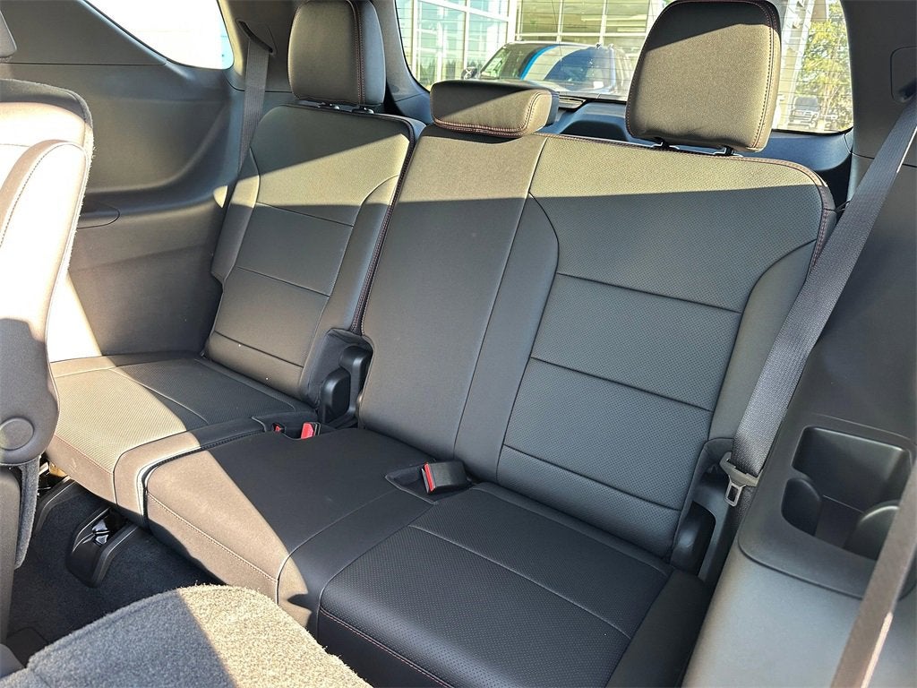 2025 Chevrolet Traverse Base