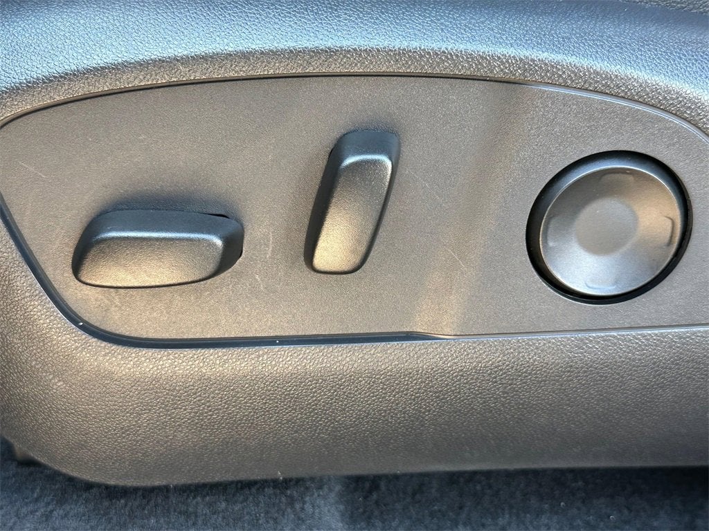 2025 Chevrolet Traverse Base