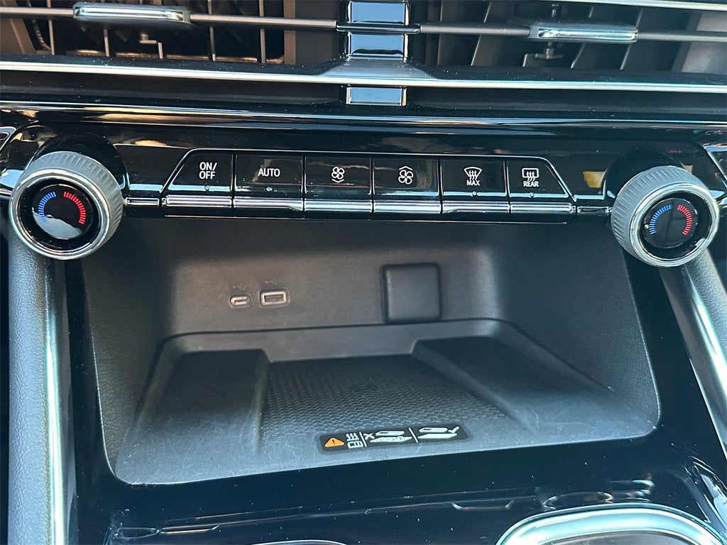 2025 Chevrolet Traverse Base