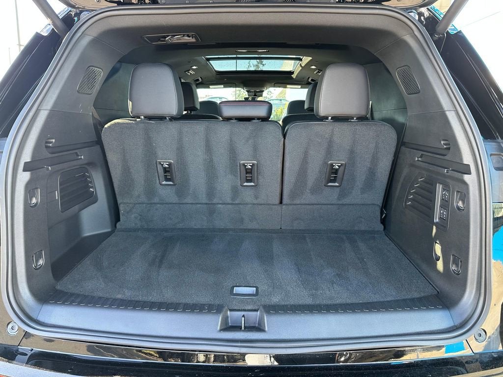 2025 Chevrolet Traverse Base