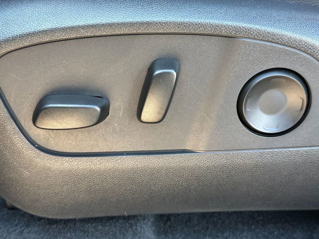 2025 Chevrolet Traverse Base