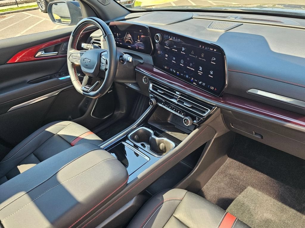 2025 Chevrolet Traverse Base