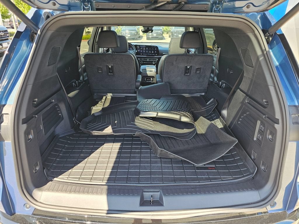 2025 Chevrolet Traverse Base