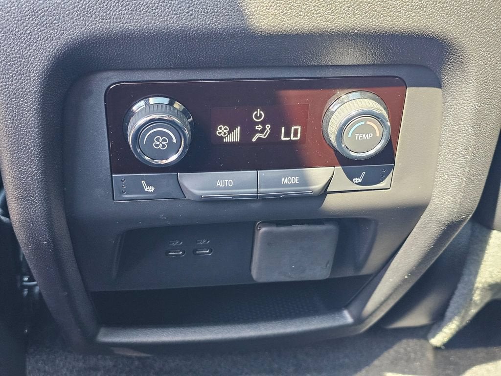 2025 Chevrolet Traverse Base