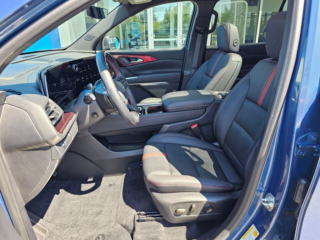 2025 Chevrolet Traverse Base