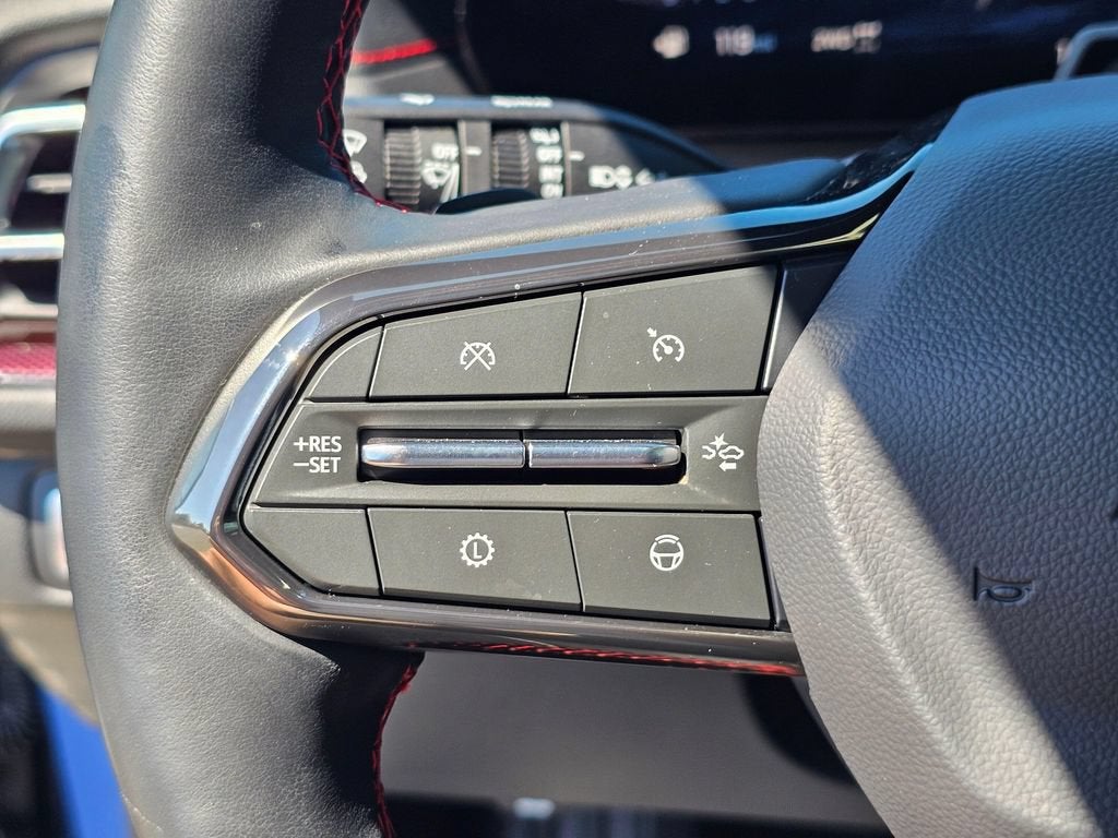 2025 Chevrolet Traverse Base