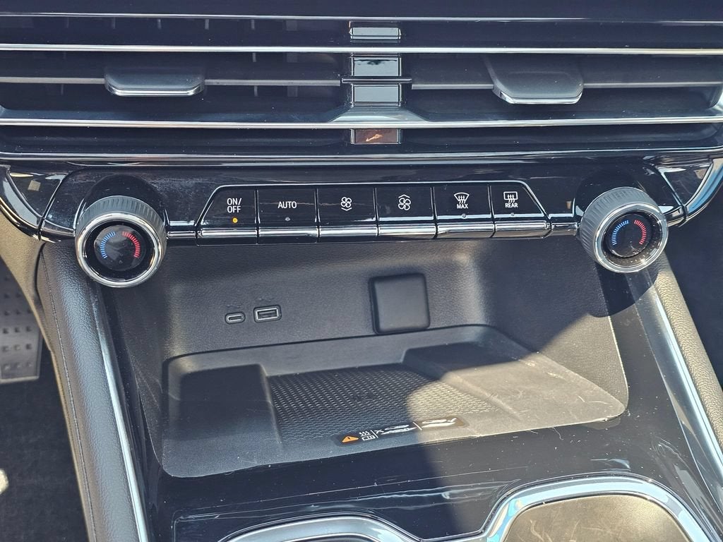 2025 Chevrolet Traverse Base