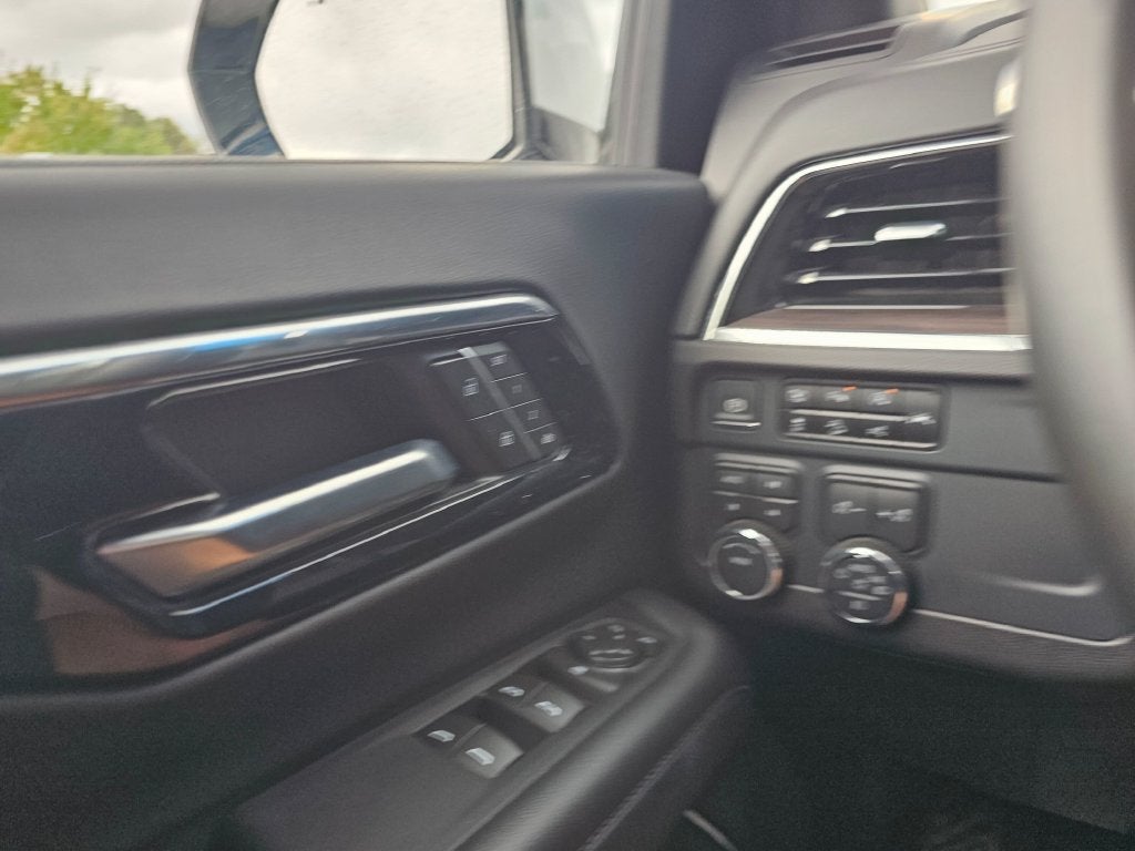 2025 Chevrolet Suburban Base