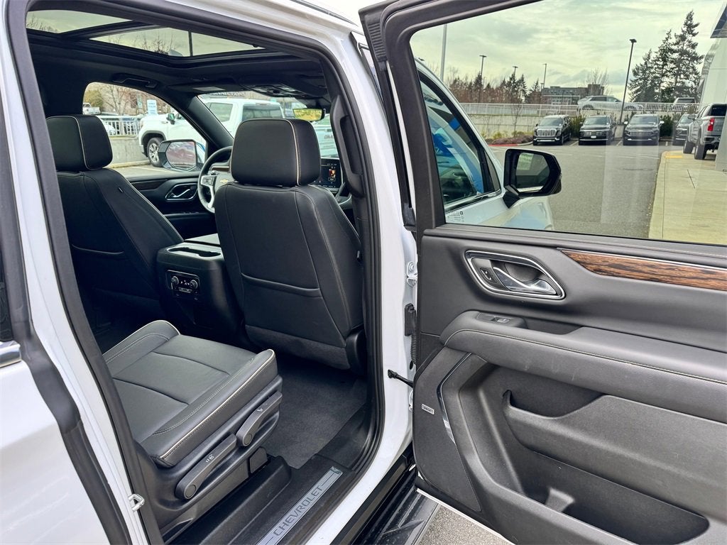 2023 Chevrolet Suburban Base