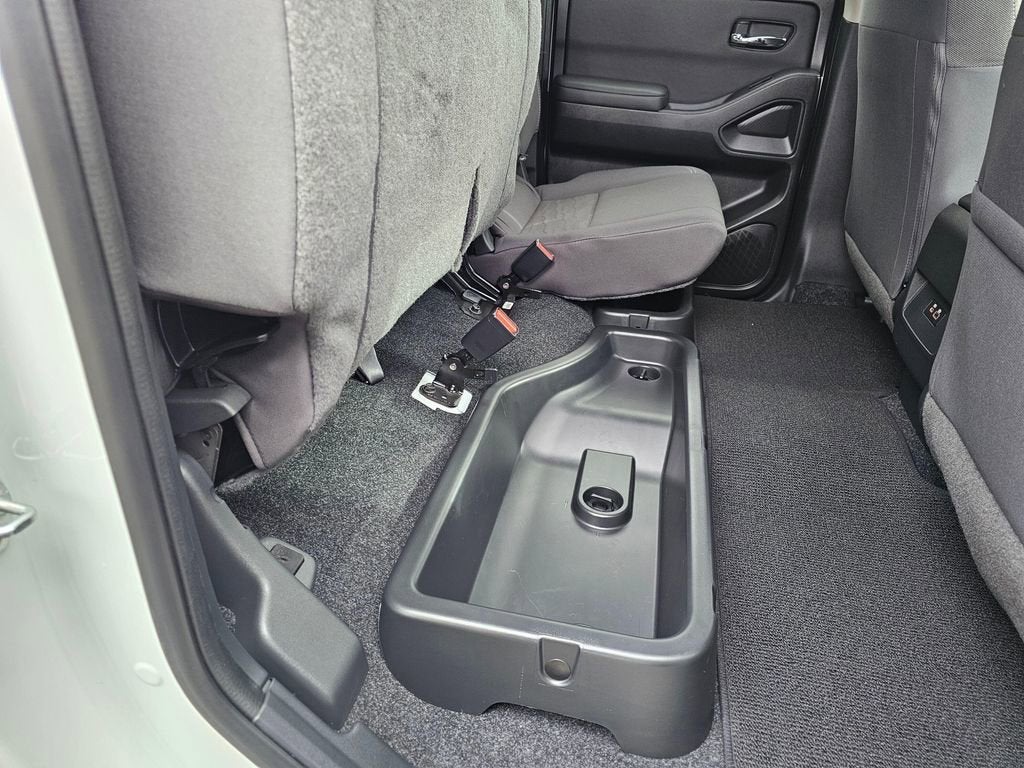 2023 Nissan Frontier Base