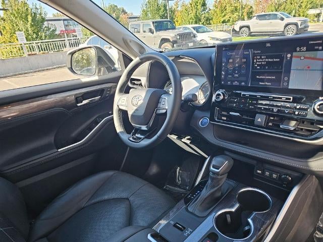 2021 Toyota Highlander Hybrid Platinum