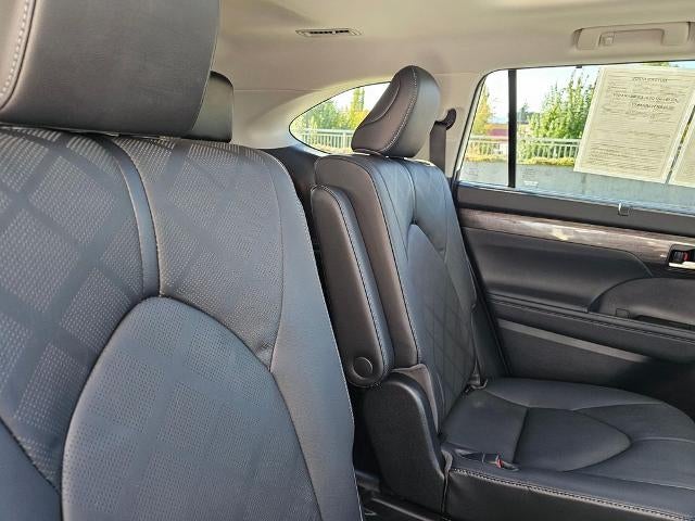 2021 Toyota Highlander Hybrid Platinum