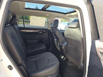 2021 Toyota Highlander Hybrid Platinum