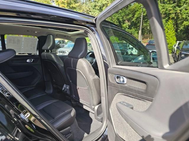 2023 Volvo XC40 Plus Dark Theme