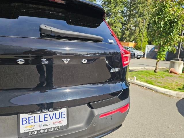 2023 Volvo XC40 Plus Dark Theme