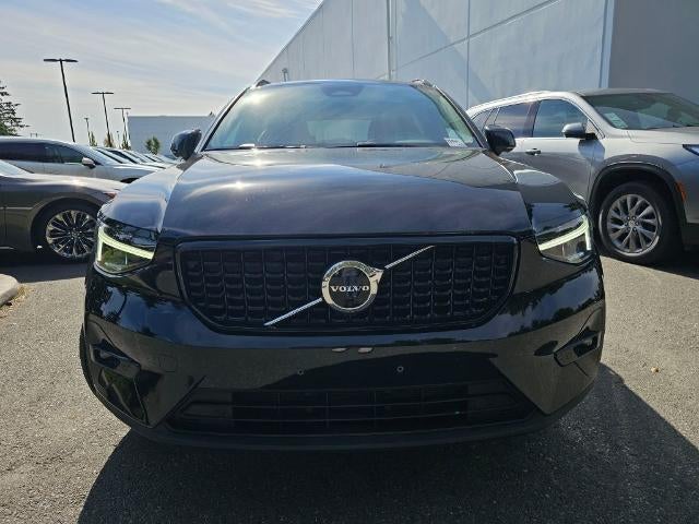 2023 Volvo XC40 Plus Dark Theme