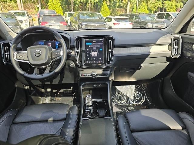 2023 Volvo XC40 Plus Dark Theme