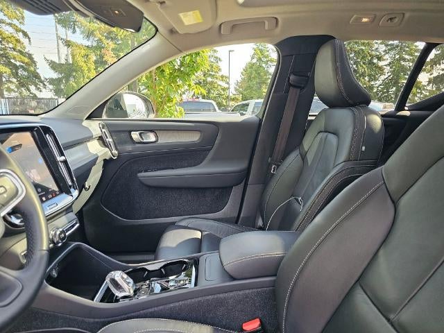 2023 Volvo XC40 Plus Dark Theme