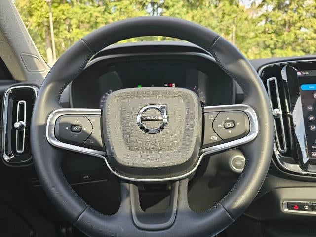 2023 Volvo XC40 Plus Dark Theme