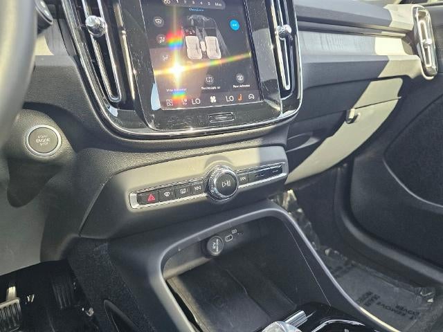 2023 Volvo XC40 Plus Dark Theme