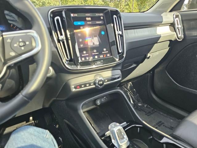 2023 Volvo XC40 Plus Dark Theme