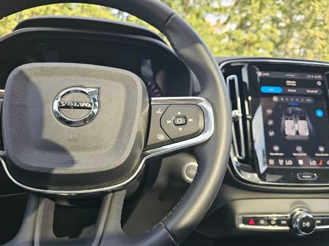 2023 Volvo XC40 Plus Dark Theme
