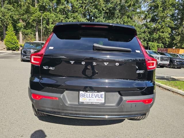 2023 Volvo XC40 Plus Dark Theme